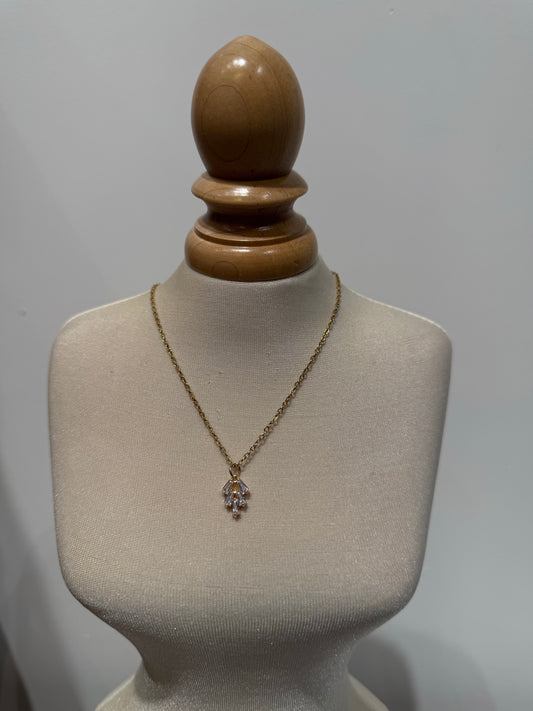 5 clear stone necklace