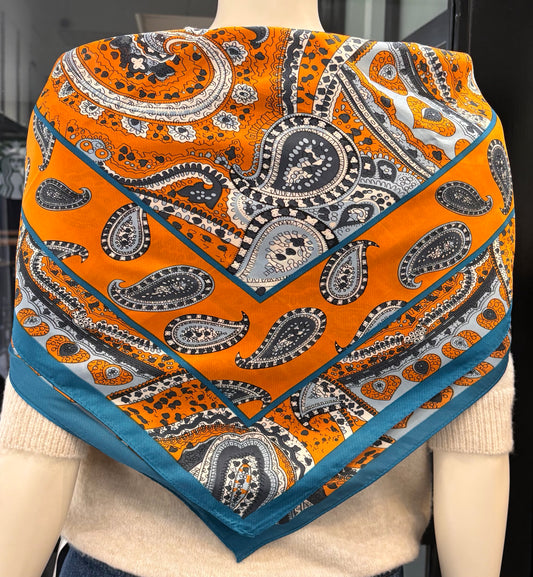 Silk feeling square Scarf geometric print