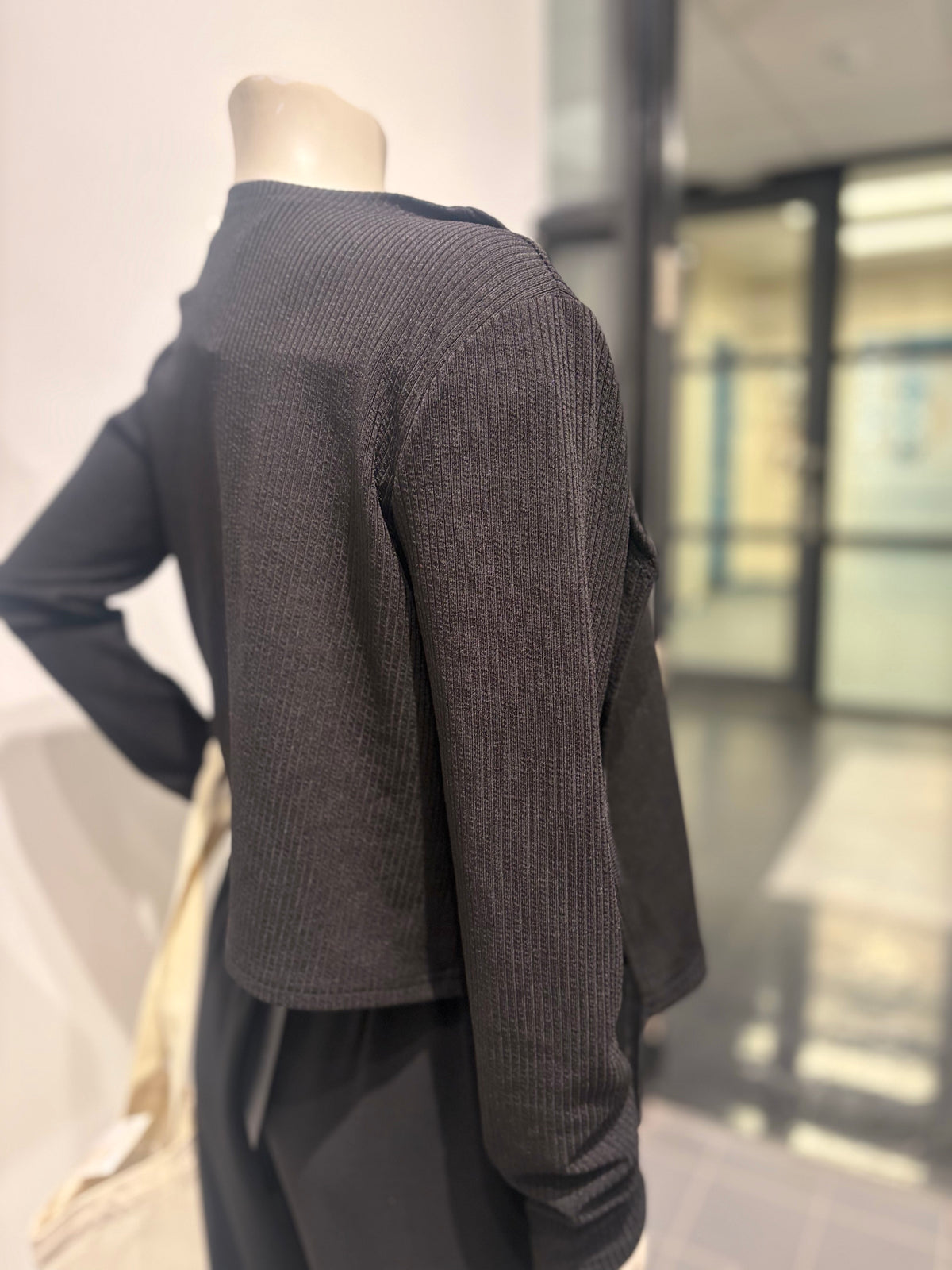 Black ribbed cropped cardigan
